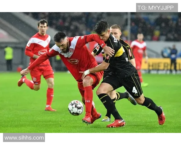 杜塞尔与帕德的精彩对决揭示足球战术与团队协作的完美结合 杜塞尔与帕德的精彩对决揭示足球战术与团队协作的完美结合